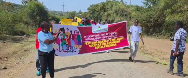 “Las necesidades reales se ven en el hogar”: la importancia de las visitas comunitarias para la reducción de la estigmatización que afecta a la infancia con discapacidad en Kenia